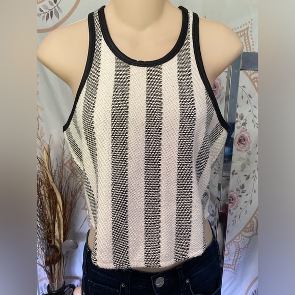 TOBI Womens XS Tank Top Cropped Knit Black Ivory Striped Round Neck Keyhole Back - Picture 2 of 8